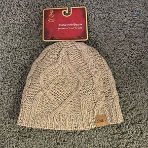 Never been worn She beanie with tags.